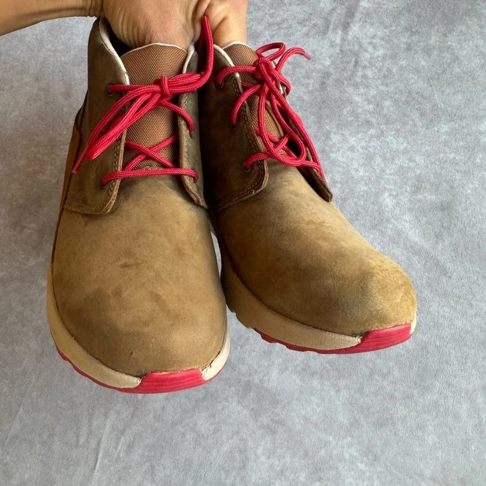 UGG Men's Chukka Boots in Brown and Red